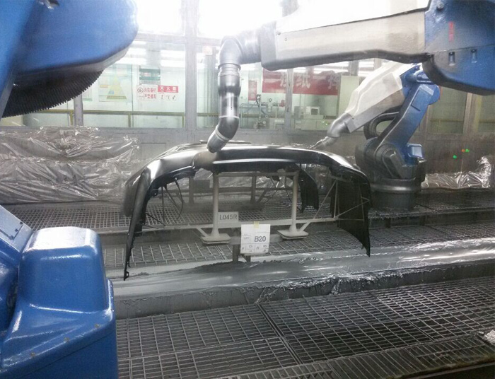 機械人自動噴涂室內部
